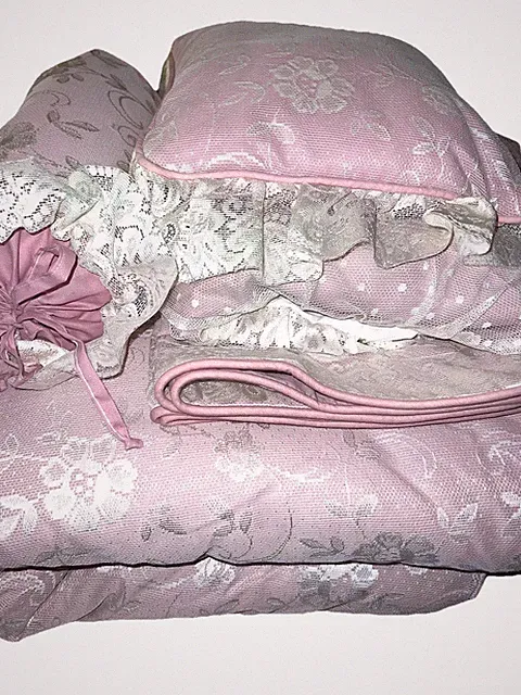 Queen Size Heather Rose/Cream Bed Set~8 pieces~Pre-Owned